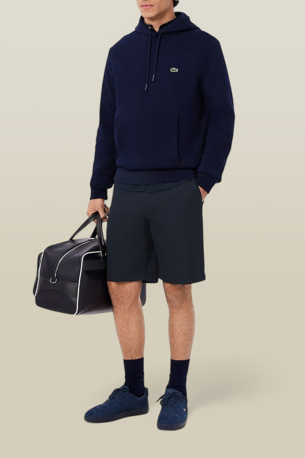 תמונת כל הלוק של מכנסי ברמודה צ'ינו LACOSTE